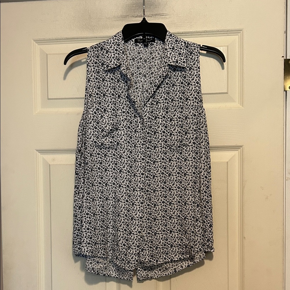 Velvet Heart Black and White Sleeveless Printed Blouse